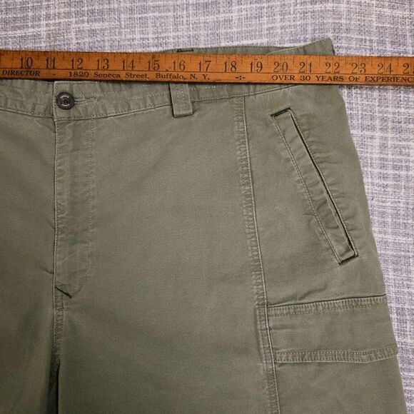 Tommy Bahama Cargo Shorts 9.5 Inseam Men’s 44 Khaki Green Cotton Blend - Picture 3 of 8